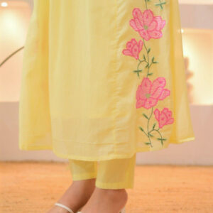 Women Floral Embroidered Regular Kurta with Pyjamas & With Dupatta - Image 5